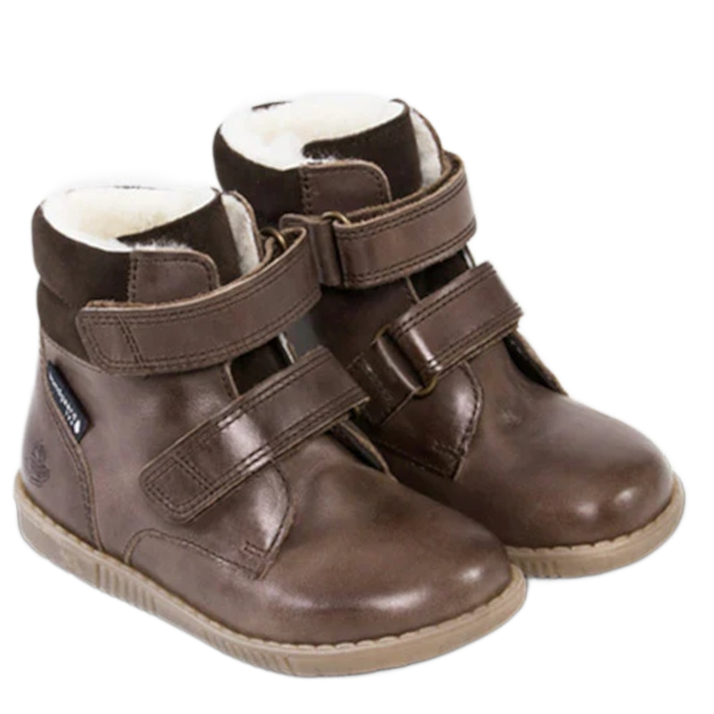 Varm og vandtæt børnevinterstøvle i læder og ruskind med uldfoer, god pasform og nem velcrolukning.