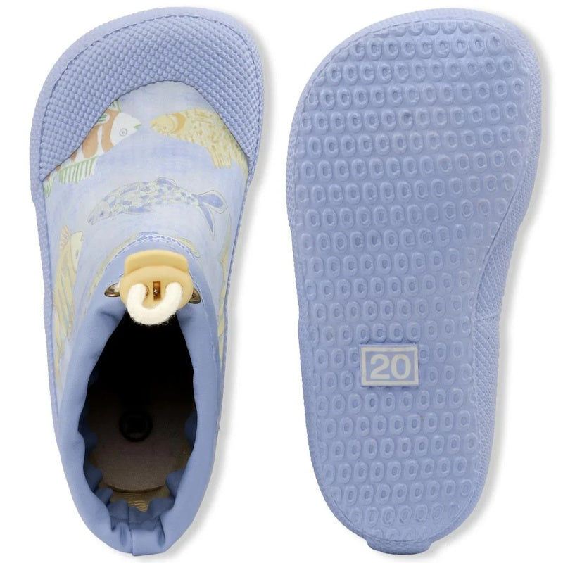 Bundgaard er en let, fleksibel og vandtæt gummistøvle til børn med bred pasform og refleksbag.