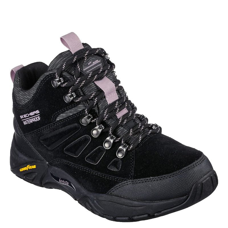 Sort outdoor-støvle i ruskind og syntetisk læder med Relaxed Fit®, Arch Fit® indersål og vandtæt design – komfortabel og robust til by og natur.