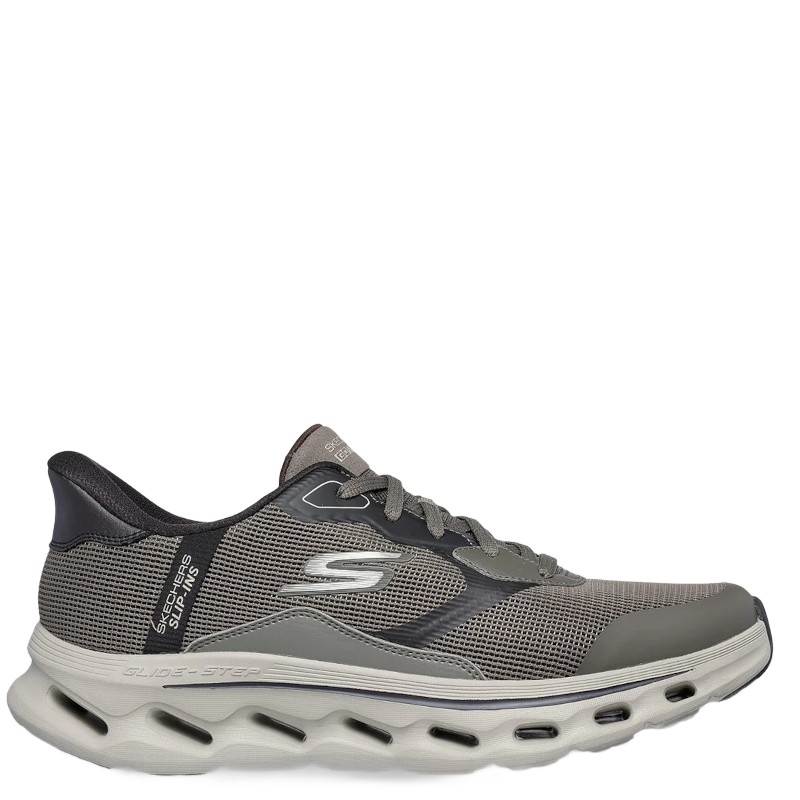 Skechers slip-ins er en komfortabel herresneaker med praktisk hands‑free slip‑on konstruktion, åndbar mesh‑overdel kombineret med syntetiske overlays, indersål i Air‑Cooled Memory Foam samt Glide‑Step® mellemsål for let og støddæmpet gang.
