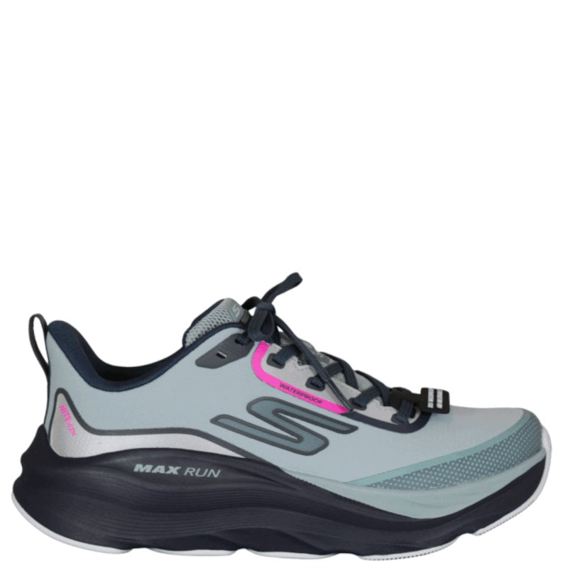 Skechers er en vandtæt damesportsko med blød, stødabsorberende mellemsål, åndbar komfort og reflekterende detaljer, designet til løb, træning og aktiv hverdag.