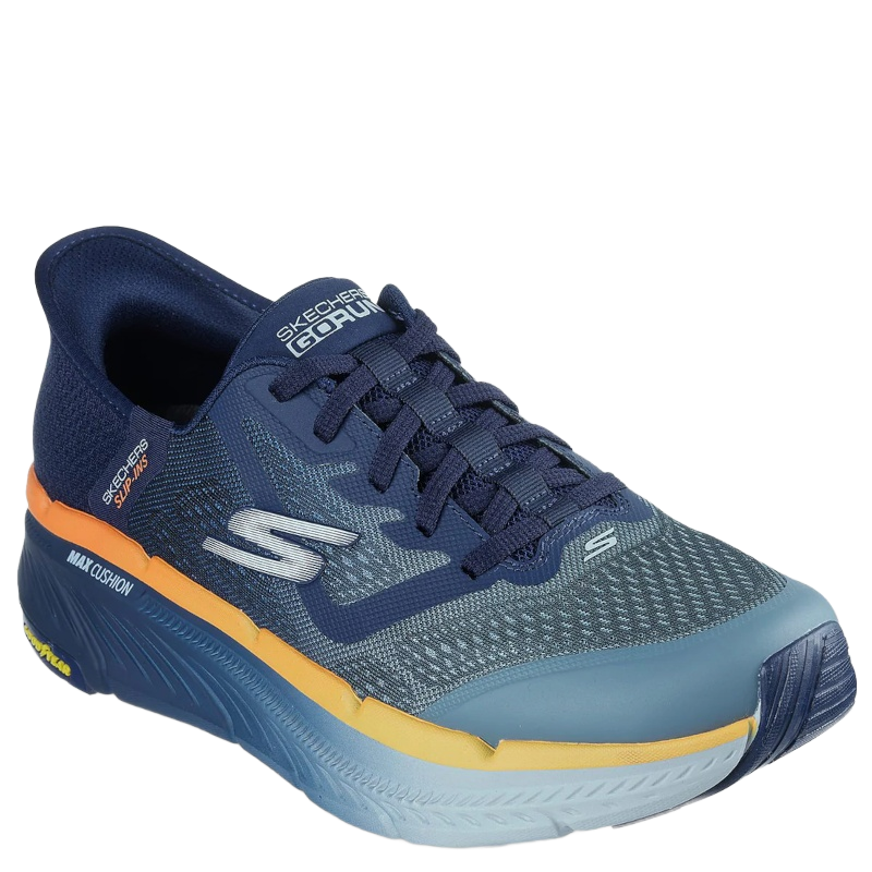 Skechers er en mørkeblå slip‑in‑sneaker med strikket overdel og hot‑melt overlays, der giver let støtte og komfort. Den har Air‑Cooled Memory Foam‑indersål, Max Cushioning mellemsål med ULTRA GO skum og Natural Rocker-teknologi for blød og glidende bevægelse. Goodyear gummiydersål sikrer greb og holdbarhed, hælhøjden er ca. 5 cm, og skoen er 100 % vegansk, maskinvaskbar og har klassisk pasform. Designet kombinerer komfort med sporty hverdagsstil.