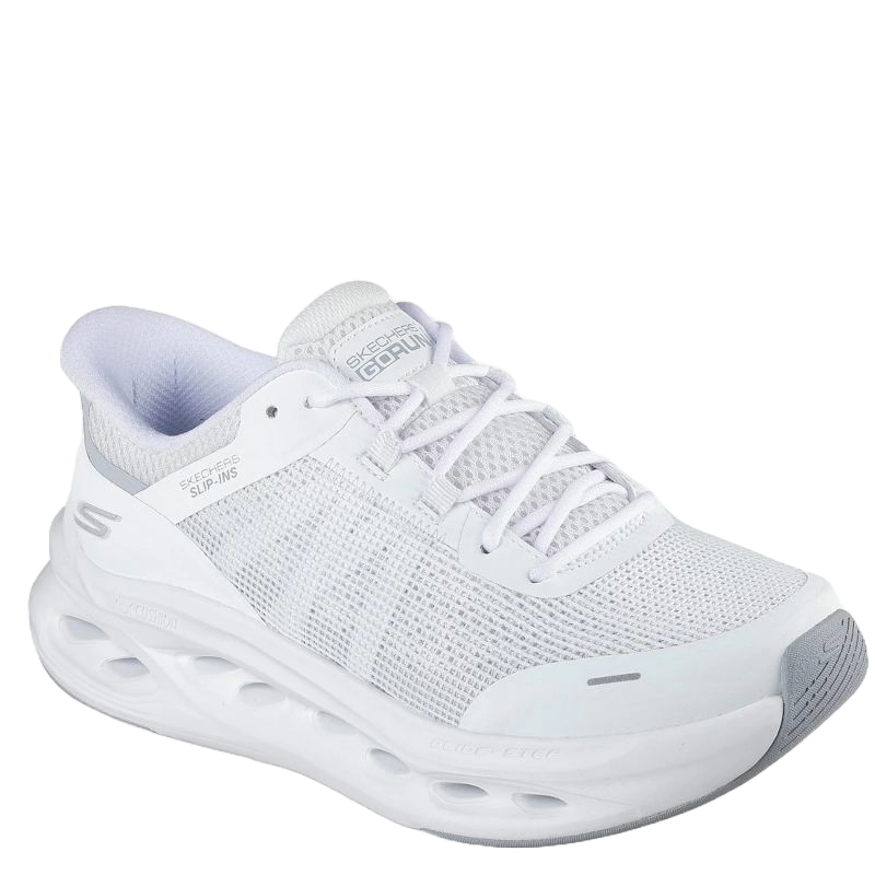 Skechers slip- ins til dame i hvid, med snørre. Designet til aktivitet og med en super komfort.