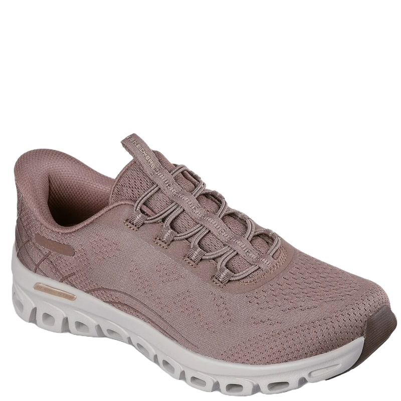 Skechers Slip-ins® Glide-Step® Elevate Amaze i varm brun – en moderne, vegansk slip-in med sporty meshdesign, elastiske snørebånd, Air-Cooled Memory Foam® komfort og stødabsorberende Glide-Step® mellemsål.