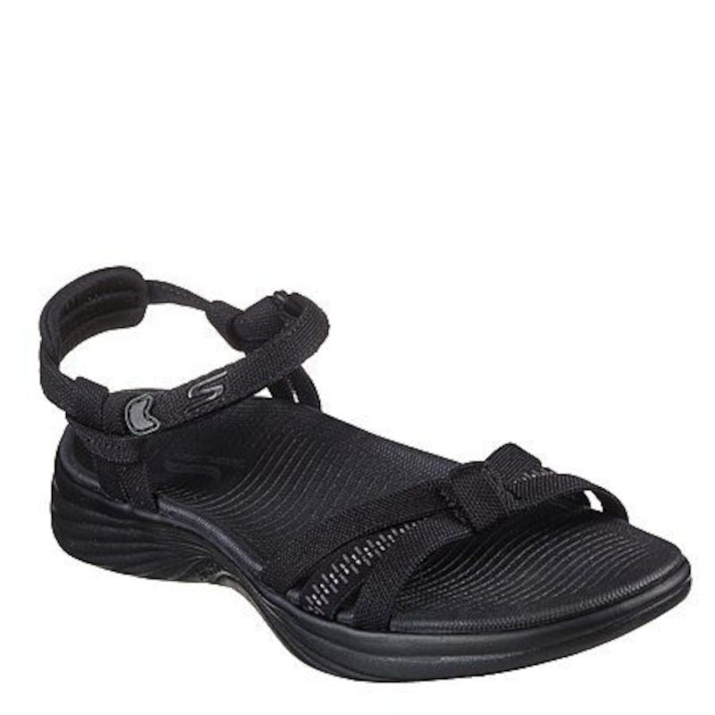 skechers sandal i sort, sandalen er med stropper, samt en justerbar strop ved ankel. designet til aktivitet og komfort.