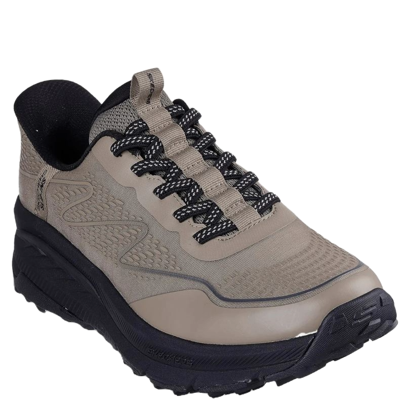 skechers slip-ins sneakers, i en neutral brun farve, skoen er med snørre.
skoen har en god bud med et godt greb.
en sko med super komfort og er ideel for en længe gåtur