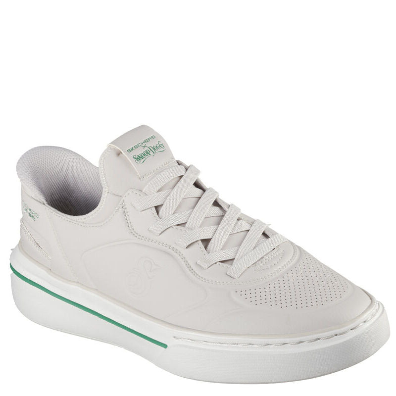 skechers slip-ins sneakers i en smart lys farve, med en grøn kant på bunden.
skoen har en indersål med memory foam, hvilket gør den utrolig behage at have på.
En sko der har en fantastisk bund med et godt greb.