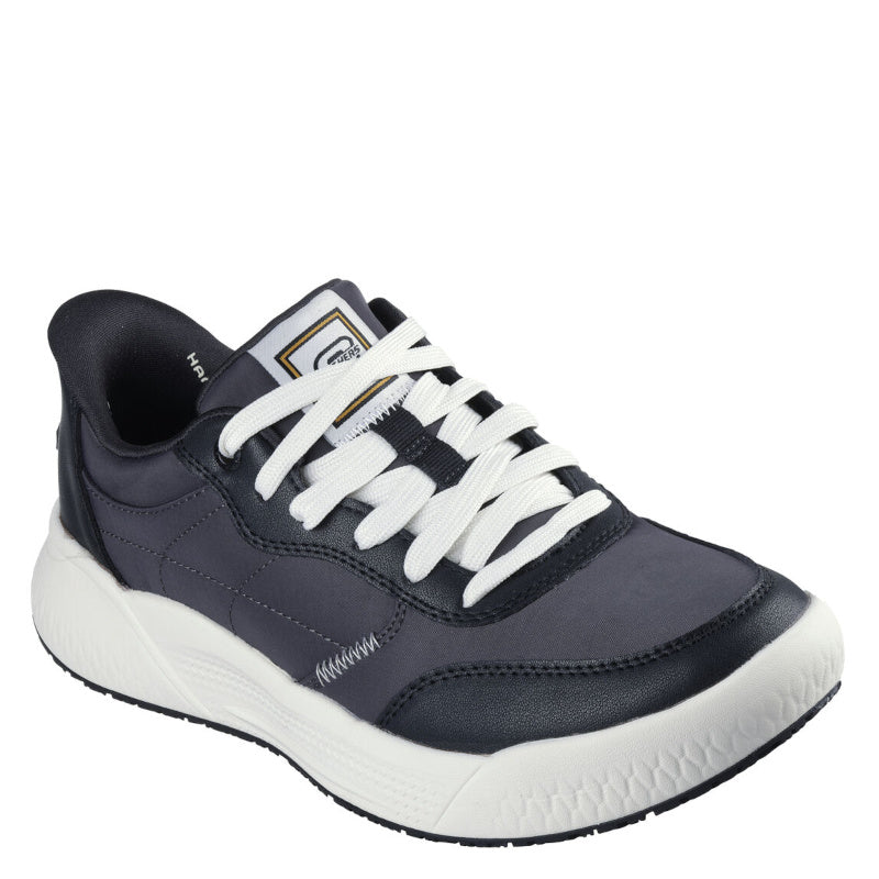 skechers slip-ins sneakers i sort med hvid bund.
Skoen har snørre lukning.
en behagelig og alsidig sko et bevæge sig i.