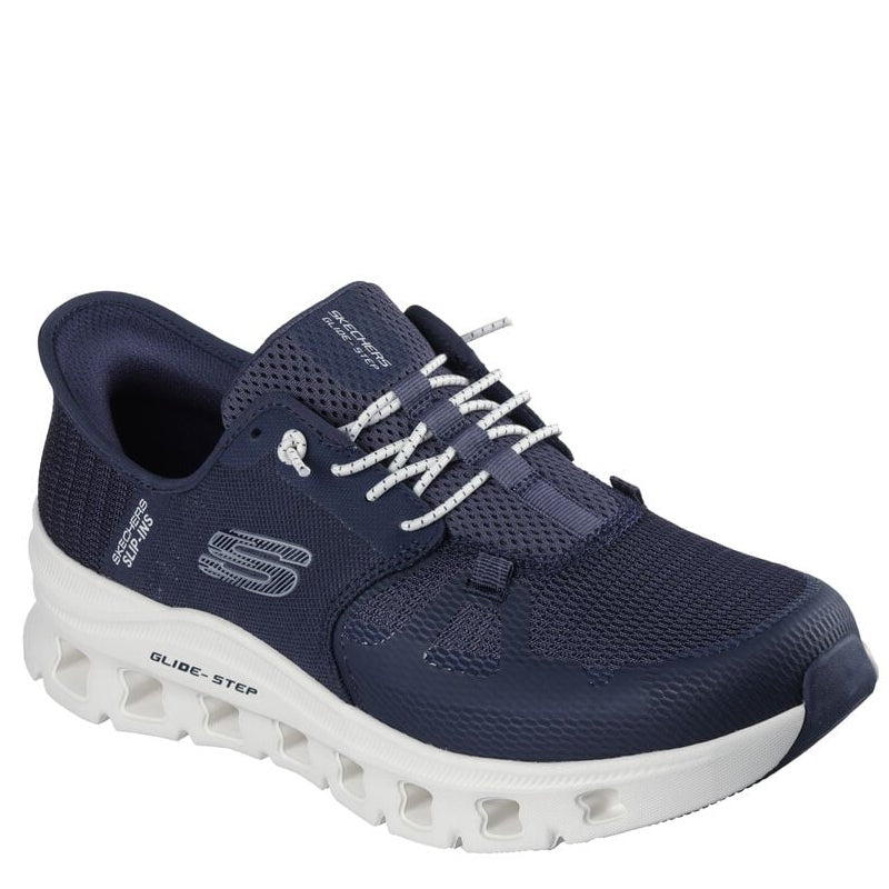 skechers slip-ins sneakers, i en smart mørk blå farve med en hvid bund.
En sko til alle lejligher, en fleksibel og behagelig sko at bevæge sig i.