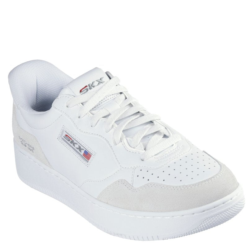 skechers sneakers i hvid, skoen er med snørre, og en memory foam indersål.
en smart og fleksibel sko til bevægelse.