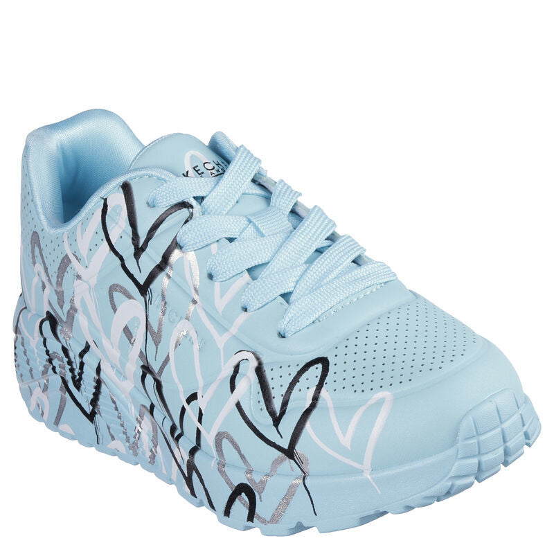 skechers sneakers i en fin kulør med hjerte print.
skoen har snørre.
En god sko med fleksibilitet, samt god komfort