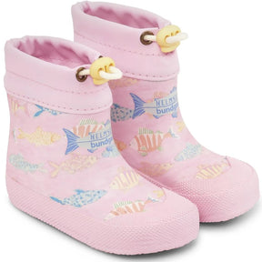 Rosa, blød og fleksibel gummistøvle til små børn, vandtæt og med god pasform til leg og første skridt.