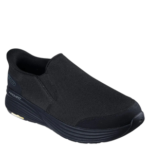 Skechers er en meget komfortabel, let og støttende walking‑sko uden snørebånd. Den har god svangstøtte, blød affjedring og robust ydersål, og den er ideel til daglig brug og længere gåture.