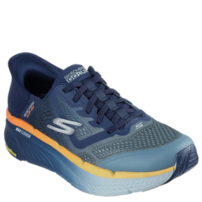 Skechers er en mørkeblå slip‑in‑sneaker med strikket overdel og hot‑melt overlays, der giver let støtte og komfort. Den har Air‑Cooled Memory Foam‑indersål, Max Cushioning mellemsål med ULTRA GO skum og Natural Rocker-teknologi for blød og glidende bevægelse. Goodyear gummiydersål sikrer greb og holdbarhed, hælhøjden er ca. 5 cm, og skoen er 100 % vegansk, maskinvaskbar og har klassisk pasform. Designet kombinerer komfort med sporty hverdagsstil.