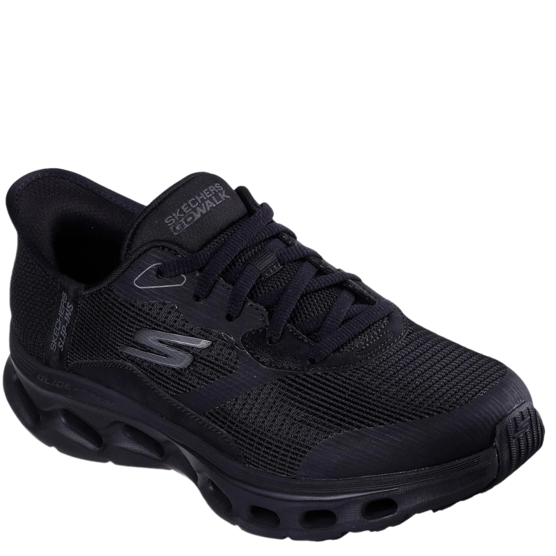 Skechers er en sort slip-on sneaker til kvinder med åndbart mesh, blød Goga Mat™-innersål og Glide-Step®-mellemsål for komfort og fleksibilitet. Den er let, hands-free og velegnet til hverdagsbrug og gåture.
