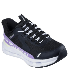 Skechers slip-ins sneakers er en let og komfortabel børnesneakers i sort med lilla detaljer, designet med blød Memory Foam-indersål, fleksibel sål og praktisk elastik snørre for nem påtagnin.