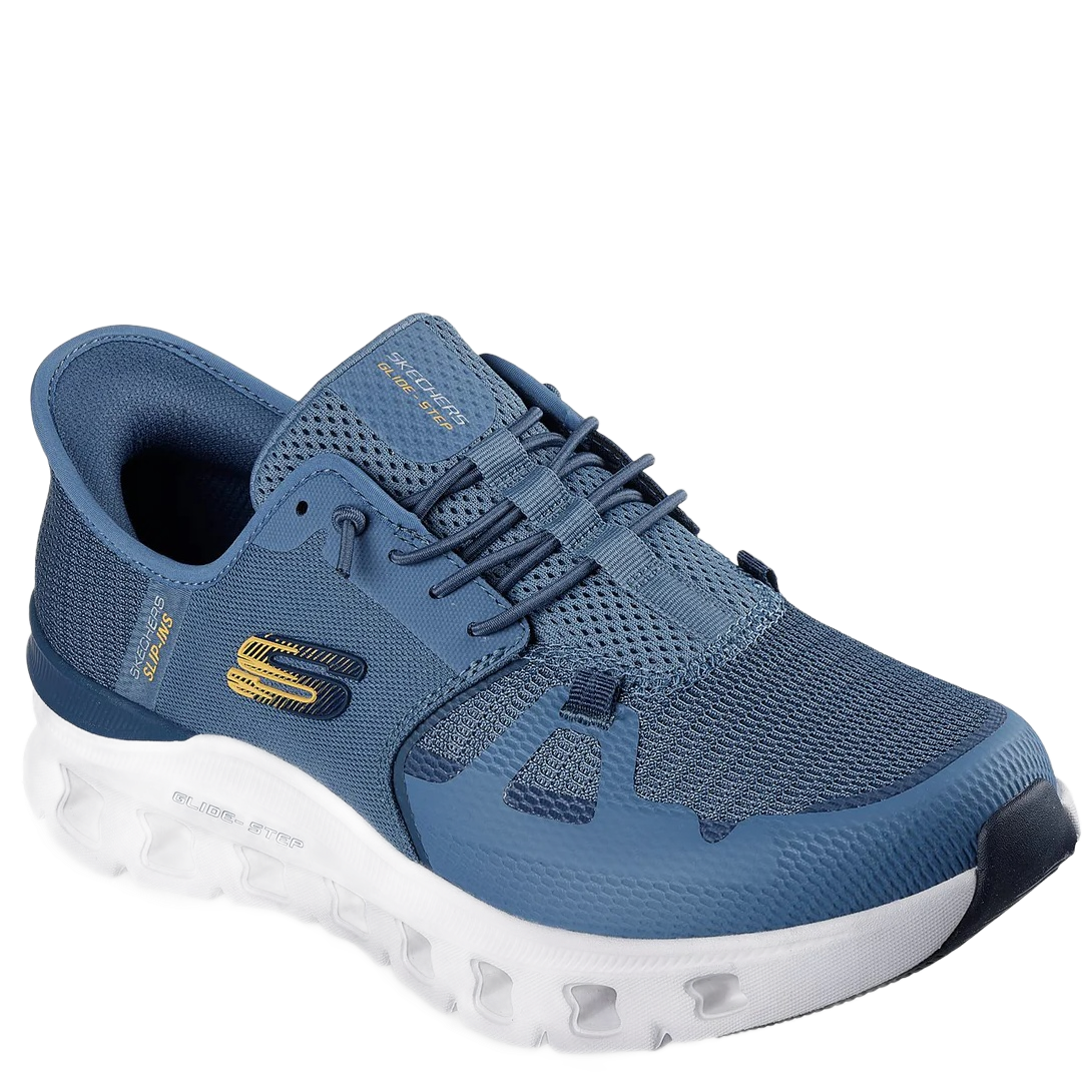 Skechers er en slip‑in‑sneaker med let strikket overdel, Memory Foam‑indersål og Glide‑Step mellemsål for blød, komfortabel og glidende bevægelse. Praktisk, sporty og velegnet til hverdagsbrug.