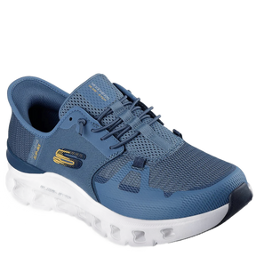 Skechers er en slip‑in‑sneaker med let strikket overdel, Memory Foam‑indersål og Glide‑Step mellemsål for blød, komfortabel og glidende bevægelse. Praktisk, sporty og velegnet til hverdagsbrug.