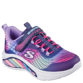 Skechers er en børnesneaker i navy med flerfarvede glitreffekter, blød komfortindsats, fleksibel sål og lys i mellemsålen, kombineret med elastiske snørebånd og velcro for nem påtagning.