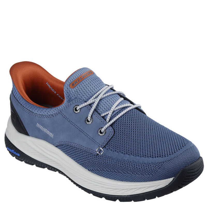 skechers sneakers i en flot blå farve.
Skoen er med elastik snørre.
en god fleksibel bund, skoen er nem at komme i og af.