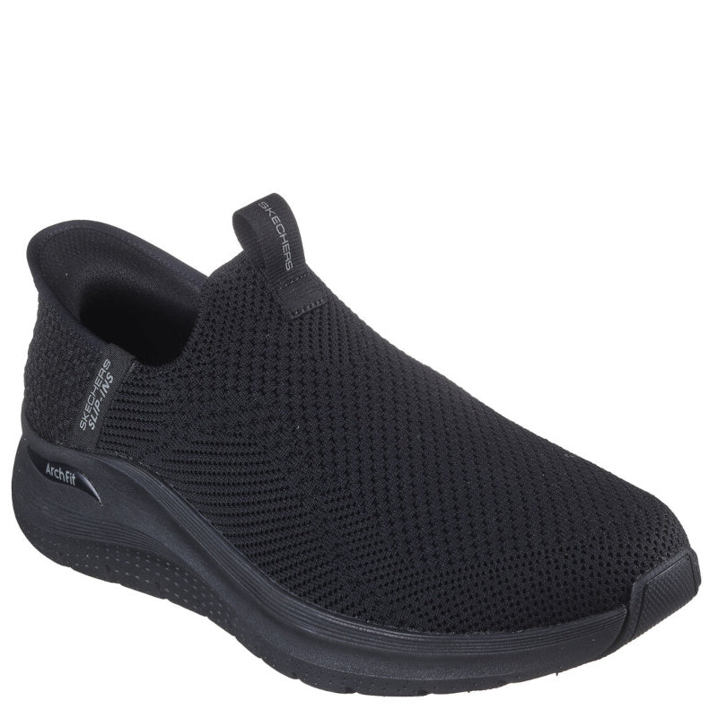 Skehers slip-ins sneakers i sort til herre.
Skoen er snørrefri.
Behagelig nem at komme i, samt af.
Ideel til hverdag og fritid. 