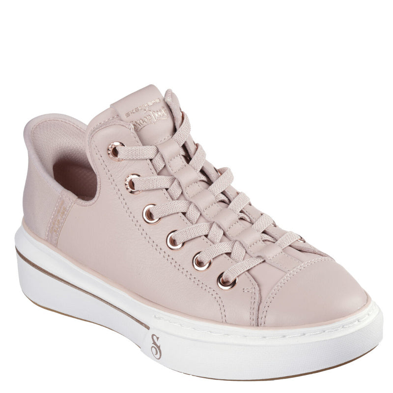 skechers-slip-ins sneakers i en fin sart rosa farve, med en lys bund.
en smart og behagelig sko at bærer.