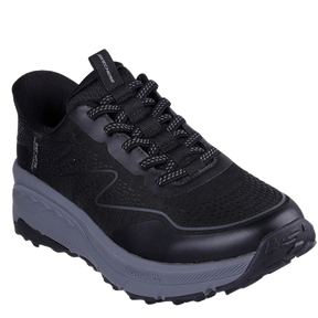 skechers sneakers, i en sort farve samt en sporty look.
Skoen har en memory foam inder sål, en ydersål der er utrolig fleksiel og med et godt greb.