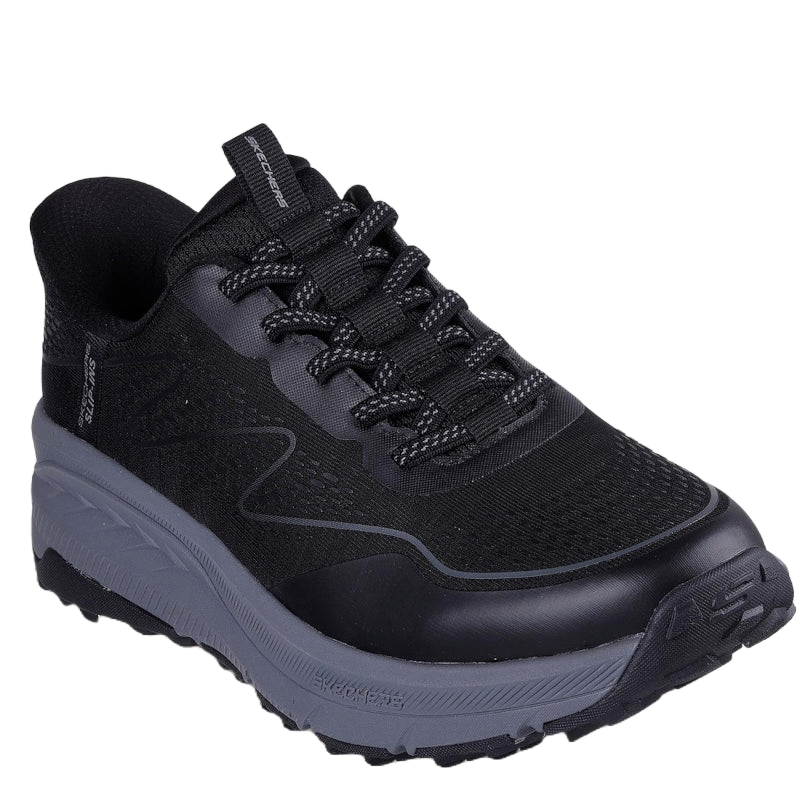 skechers sneakers, i en sort farve samt en sporty look.
Skoen har en memory foam inder sål, en ydersål der er utrolig fleksiel og med et godt greb.
