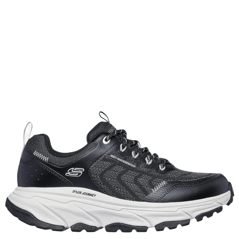 Skechers dame sneakers, er en sort vandtæt model med hvid og sort chunky sål. 
Den har snørelukning, åndbart mesh og polstret indersål for ekstra komfort. Modellen hedder D’Lux Journey og er ideel til både gåture og hverdagsbrug.