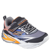 skechers sneakers til børn med blinke effekt.
skoen er med velcro lukning, samt elastik snørre.
en super fleksibel og smart sko til aktive børn.