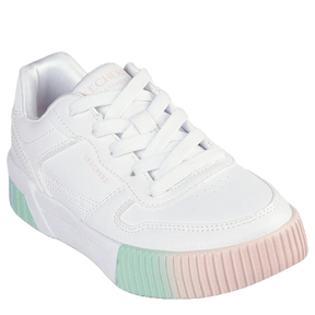 Skechers børne sneakers har et rent og moderne look, i hvid med fine pastelfarvede detaljer på sålen i mintgrøn og lyserød. 
Skoen har snørelukning, blød polstring og en solid sål, der giver god komfort og støtte. En stilfuld og alsidig sko til både leg og hverdagsbrug.