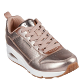 skechers sneakers i en fin metallic rose farve.
skoen er med snørre.
modesko med behagelig komfort, samt stillet deign.