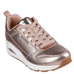 skechers sneakers i en fin metallic rose farve.
skoen er med snørre.
modesko med behagelig komfort, samt stillet deign.