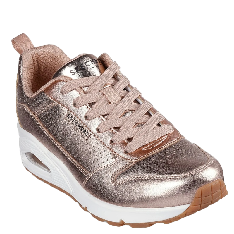skechers sneakers i en fin metallic rose farve.
skoen er med snørre.
modesko med behagelig komfort, samt stillet deign.