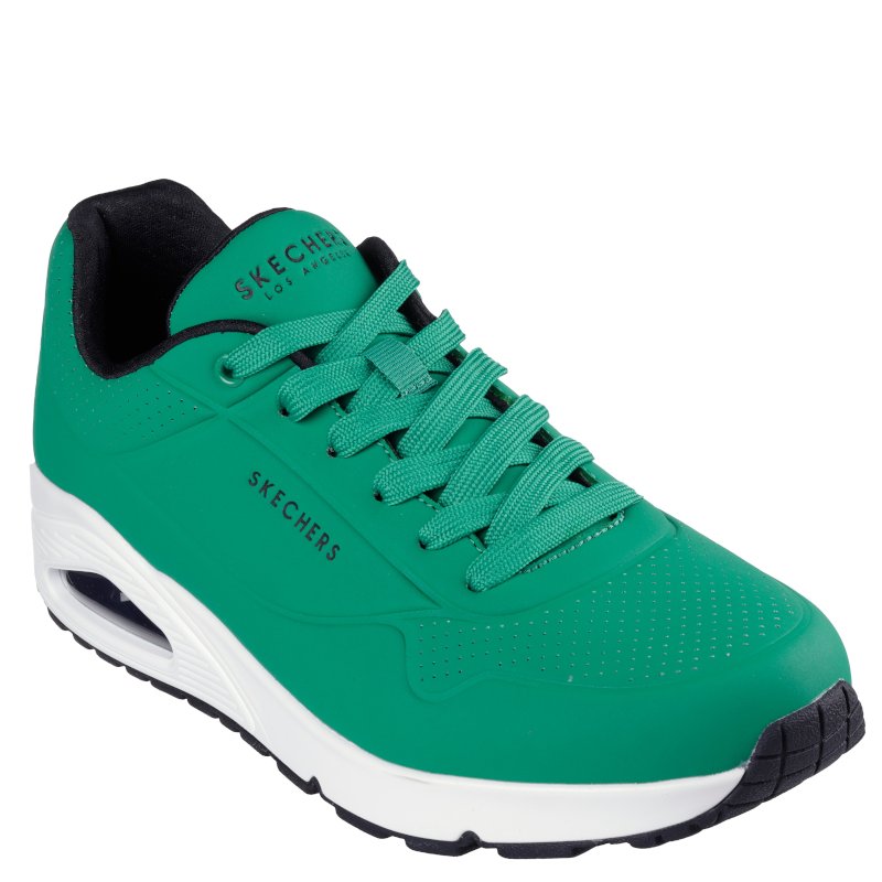 skechers sneakers i en yderst trendy grøn farve til herre.
koen er med snørre. 
En utrolig behagelig sko, med en god komfort.