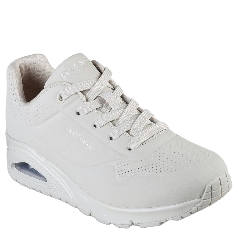 skechers sneakers i en smart beige nuance.
Skoen er med snørre lukning.
modeskoen et let, smart og komfortabel at bærer.