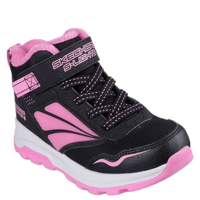 skechers børne støvle i pink, der kombinerer funktionalitet og sjovt design. Den er vandtæt, har blød foring for varme, elastiske snørebånd med velcrobånd for nem påtagning, lysende panel på siden, polstret indersål for komfort og fleksibel ydersål for godt greb og stabilitet. Farven pink giver et energisk og moderne udseende, som tiltaler børn.