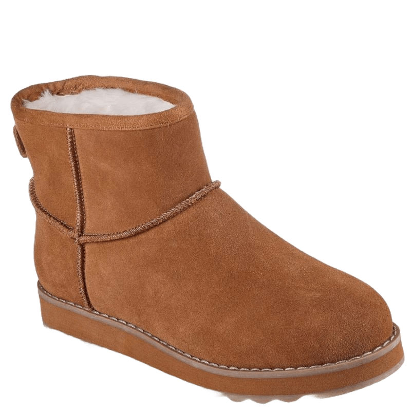 skecher støvle til damer, er en varm og komfortabel vinterstøvle i brun ruskind med blødt, hvidt foer. 
Den har et klassisk, kort skaft, let kilehæl og slidsikker sål, perfekt til kolde dage.
