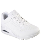 skechers sneakers til dame i en trendy hvid.
skoen har snørre luking.
en smart sko, med god komfort.
